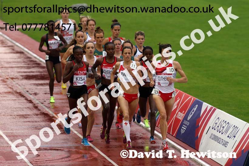 Leaders in the womens 5000 metres at the Commonwealth Games, Glasgow. Photo: David T. Hewitson/Sports for All Pics